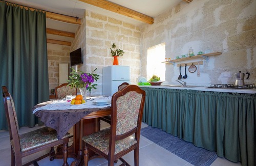 L'Assunta Apartment | Studio "La Casa Di Marta" with Shared Garden and Wi-Fi