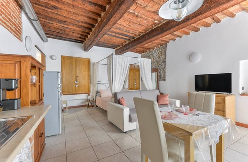 Portoferraio Old Town Apartment | Studio 'Nido D'amore' with Wi-Fi and Air Conditioning