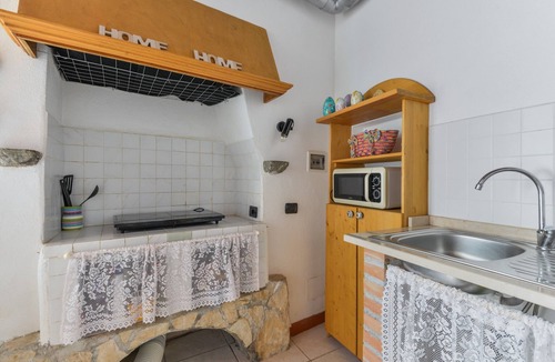 Portoferraio Old Town Apartment | Studio 'Nido D'amore' with Wi-Fi and Air Conditioning