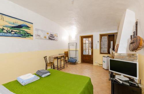 Casale Monferrato Apartment | Studio Zen con Parcheggio gratuito e Check In Automatico 24 ore su 24 Con Netflix, DAZN e Disney Plus e Aria Condizionata