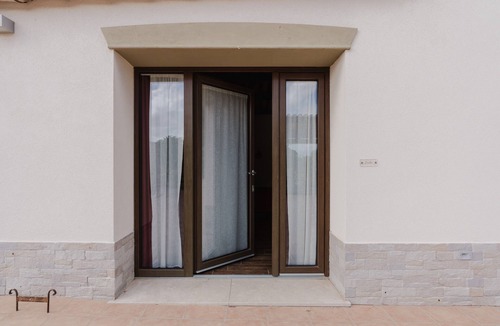 Rilievo Apartment | Studio 'Zirafa' with Shared Garden, Wi-Fi and Air Conditioning