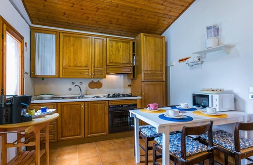 Vada House | Stunning private villa for 4 people with WIFI, A/C, TV, patio and pets allowed