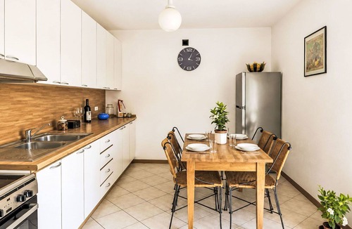 Starda Villa | Stunning private villa for 5 people with WIFI, TV, patio, pets allowed and panoramic view