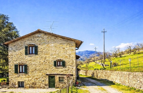 Starda Villa | Stunning private villa for 5 people with WIFI, TV, patio, pets allowed and panoramic view