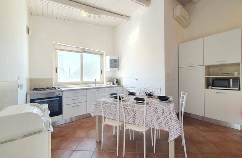 Reitani Villa | Stunning private villa for 6 people with WIFI, A/C, TV, terrace and pets allowed