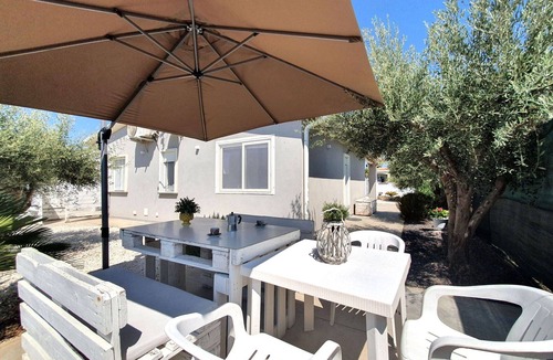 Reitani Villa | Stunning private villa for 6 people with WIFI, A/C, TV, terrace and pets allowed