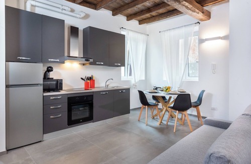 Carpenzago Apartment | Suite apartment on Naviglio Castel view with balcony