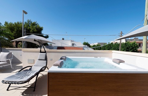 Torre dell'Orso Apartment | Suite Le Due Sorelle Apartment with Private Terrace and Mini Whirlpool Pool