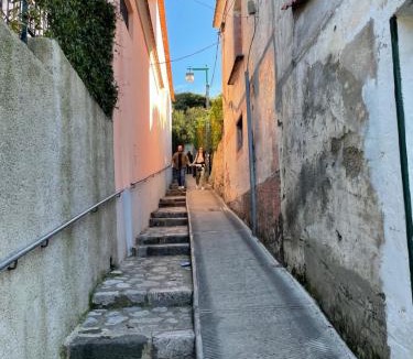 Ravello House | Suite Lia - Private Room with garden and tub close to Villa Eva e Cimbrone, Ravello