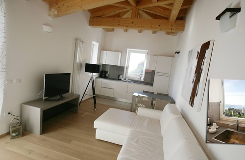 Aer Apartment | Suite with hydromassage, 6 beds, breathtaking lake view, swimming pool