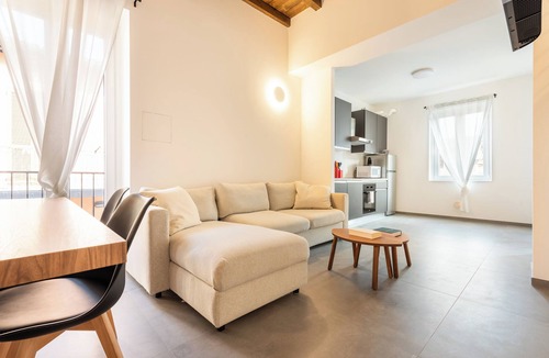 Carpenzago Apartment | Super suite apartment on Naviglio castel view