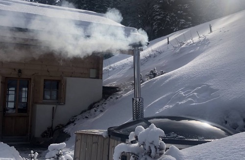 Vers L'Eglise Ski Chalet | Swiss Chalet with Hot Tub - Chalet Des Sources