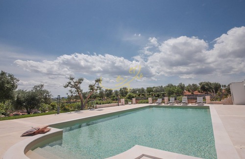 Castellana Grotte Villa | TD Trulli Benedetta w/Pool in Peaceful Nature