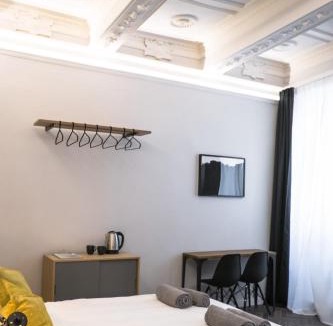 San Lorenzo House | The Gallery 42 Guest House