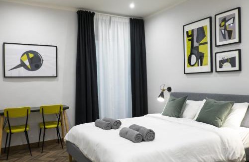 San Lorenzo House | The Gallery 42 Guest House