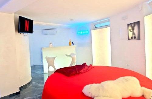 Maggiolina Ski Chalet | The Igloo Milano -Luxury Eclectic Suite - Jacuzzi - MilanoFlats