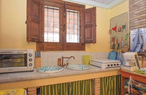 Vittoria House | This spacious Sicilian-style vacation home with private pool is located in the middle of a 20,000 m²