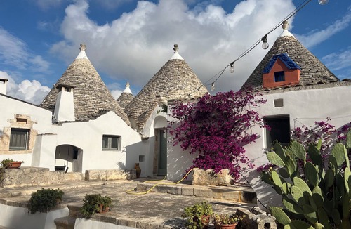 Castellana Grotte Villa | Trulli complex with pool in Puglia near town - lamabuonasera