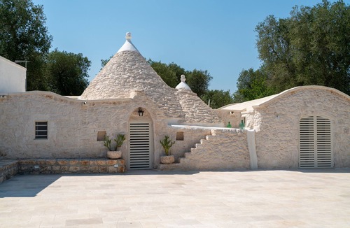 Francavilla Fontana Villa | Trullo suite with outdoor spa