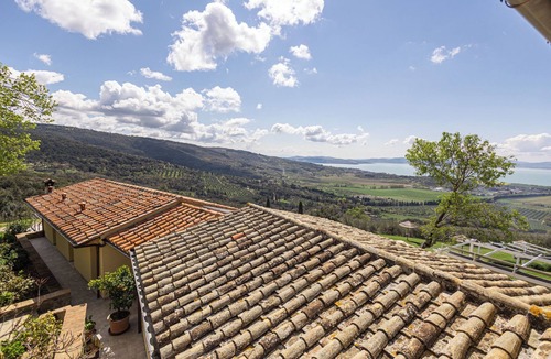 Passignano sul Trasimeno Apartment | Turret- Room with breathtaking lake view