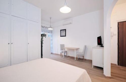 Cinecitta Apartment | Tuscolana White Apartment