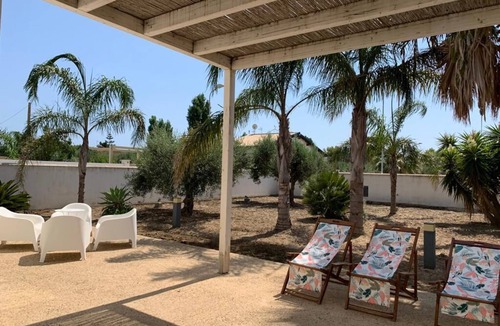 Menfi Villa | Two-story villa with garden a stone's throw from the sea
