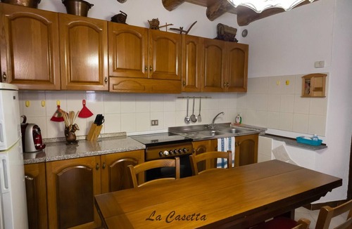 Brusimpiano Apartment | [Typical Apartment in the Courtyard] Lake Lugano