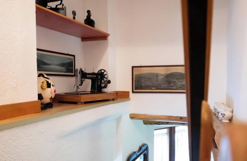 Brusimpiano Apartment | [Typical Apartment in the Courtyard] Lake Lugano