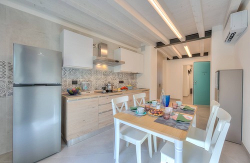 Salionze Apartment | Ulivo Apt - Palazzo Palermo 1817 A/C, 2BR Sleeps 5, Salionze, Italy