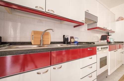 Barcellona Pozzo di Gotto House | Vacation Home "La Casa Di Wioletta" with Sea View, Private Terrace & Wi-Fi
