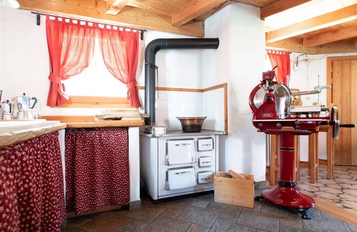 Tola House | Vendrello - Three Bedroom House, Sleeps 6