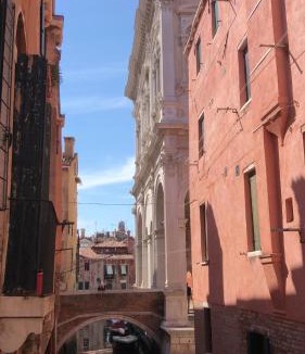 San Polo Apartment | Venice Romantic Home