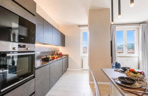 Salo Apartment | Viktor Salò | 100m from Lake & Center, Salò, Italy