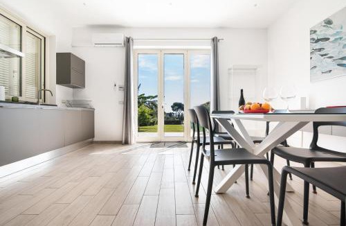 Scillichenti Villa | Villa A Mare