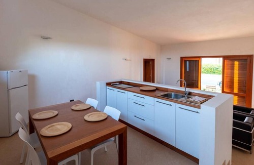 Triscina Villa | Villa Amurusanza- poolside guest house