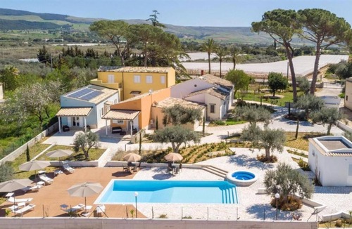 Chiaramonte Gulfi Villa | Villa 'Arancione' with View Over the Shared Pool, Wi-Fi and Air Conditioning
