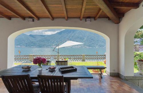 Sala Comacina Villa | Villa Bianca - Front Lake Pool