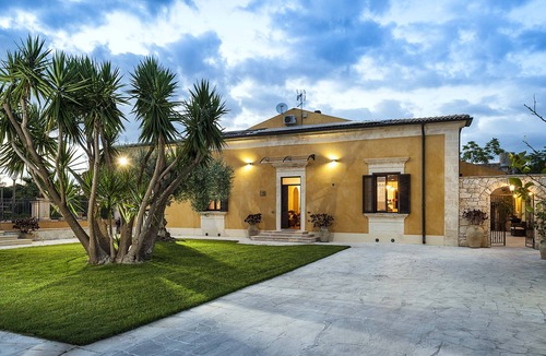 San Corrado di Fuori Villa | Villa Carolina