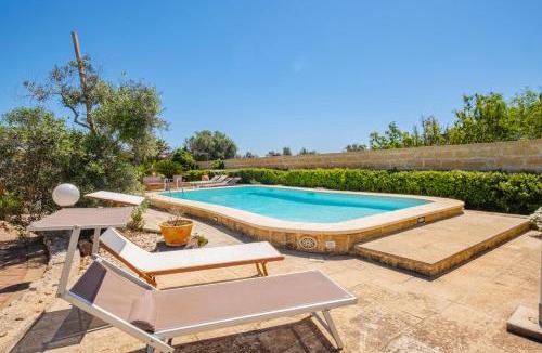 Castrignano del Capo Villa | Villa con Piscina e Jacuzzi Privata a Leuca