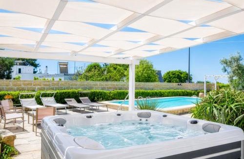Castrignano del Capo Villa | Villa con Piscina e Jacuzzi Privata a Leuca