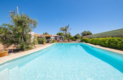 Castrignano del Capo Villa | Villa con Piscina e Jacuzzi Privata a Leuca