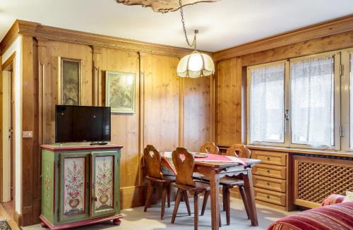 Cortina d'Ampezzo Historic Centre Apartment | Villa Cristallino - Gruppo Stay