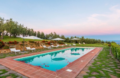 Massa e Cozzile House | Villa Gialla 12 people. Pool PROMOTED BY WEEKHOMES COM