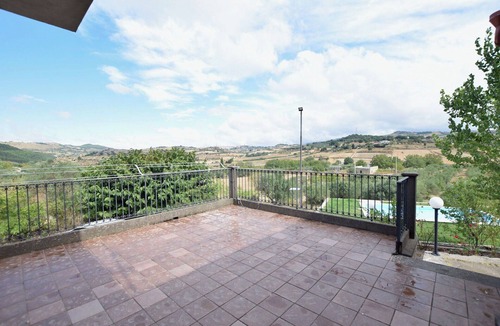 Monterosso Almo Villa | Villa in Monterosso Almo with 3 bedrooms sleeps 8