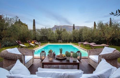 Camaiore Villa | Villa Label, when creativity meets style in endless romanticism