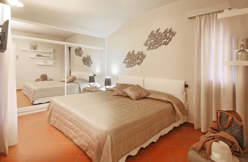 Monte Villa | VILLA MARISA a few steps from Lake