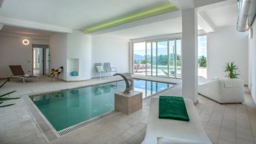 Acqualagna Villa | Villa Montefalcone 8 by Marche Holiday Villas