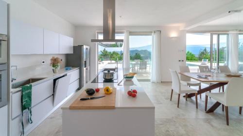 Acqualagna Villa | Villa Montefalcone 8 by Marche Holiday Villas