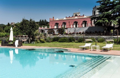 Trecastagni Villa | Villa on wine estate with private pool and views