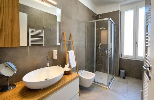 Albate House | Villa Patrizia - Suite esclusive con parcheggio privato